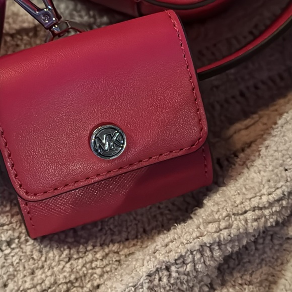 Michael Kors Bright Pink Cross Body Bag /20” strap drop/ 2 detachable sm bags - Picture 3 of 14